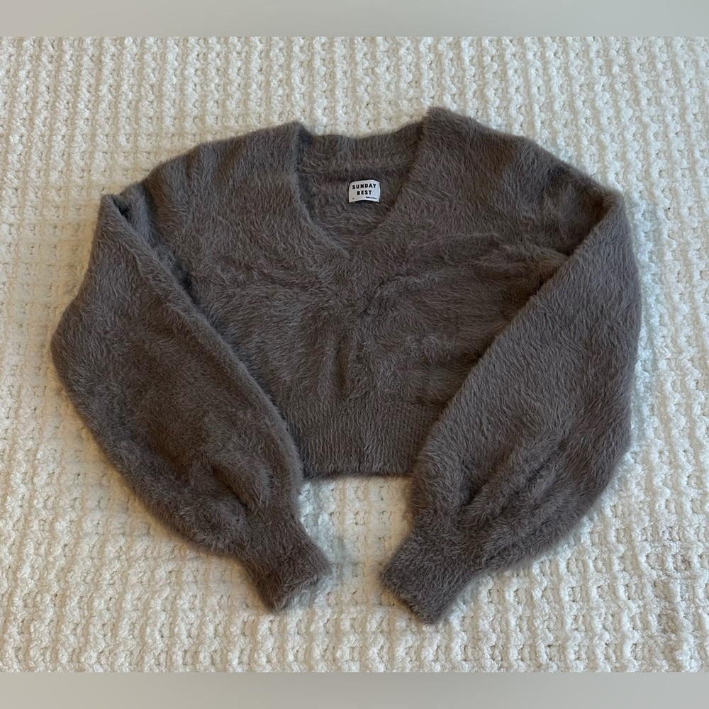 Aritzia Kitten V-Neck Sweater size small